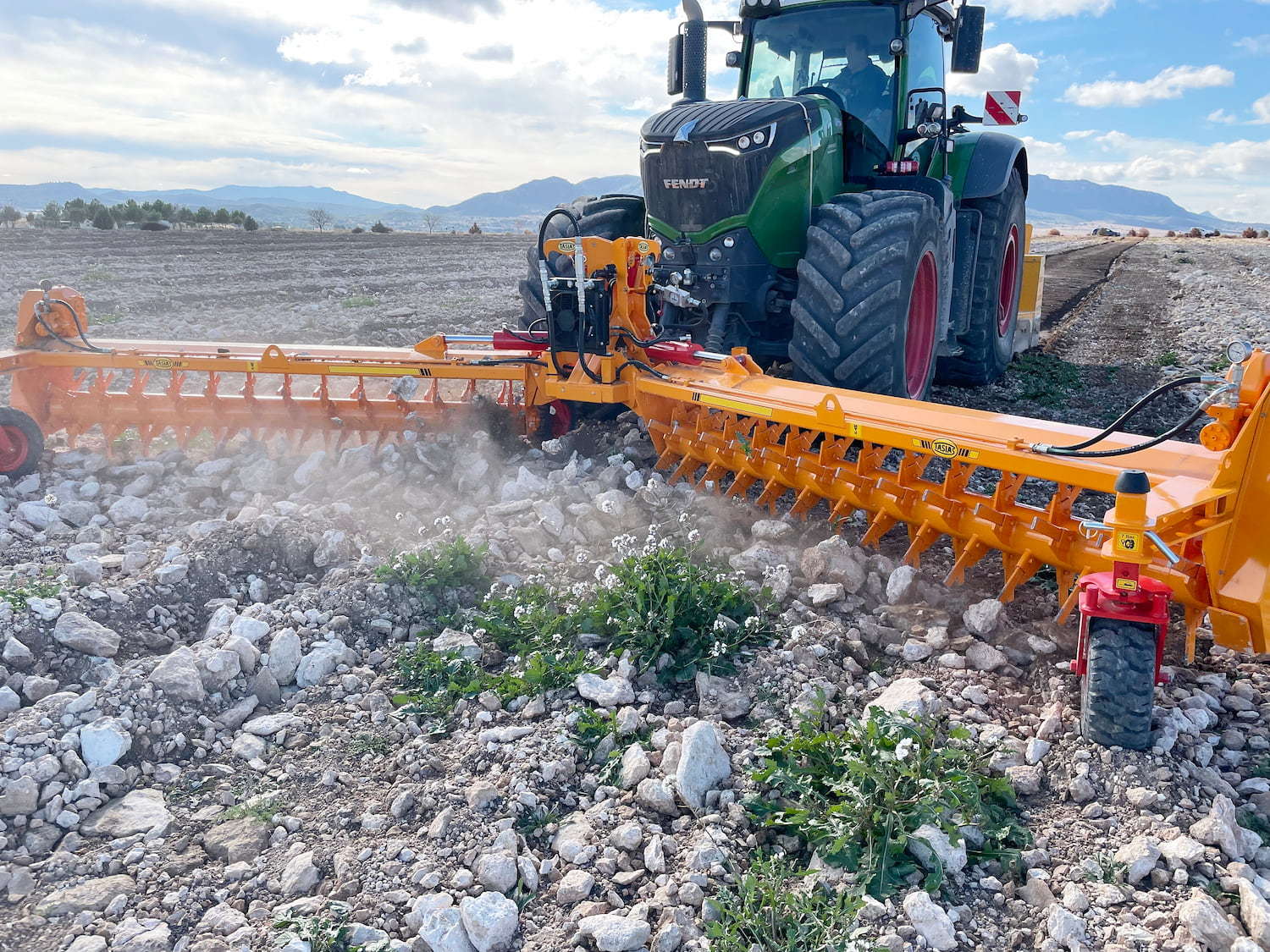 El nuevo Rastrillo Hilerador de Piedras RF de Tasias. #InnovaciónAgrícola 11