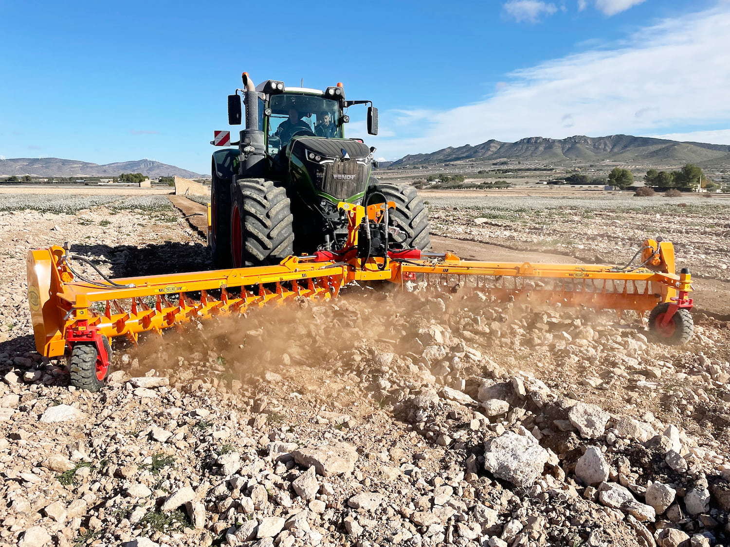 El nuevo Rastrillo Hilerador de Piedras RF de Tasias. #InnovaciónAgrícola 9