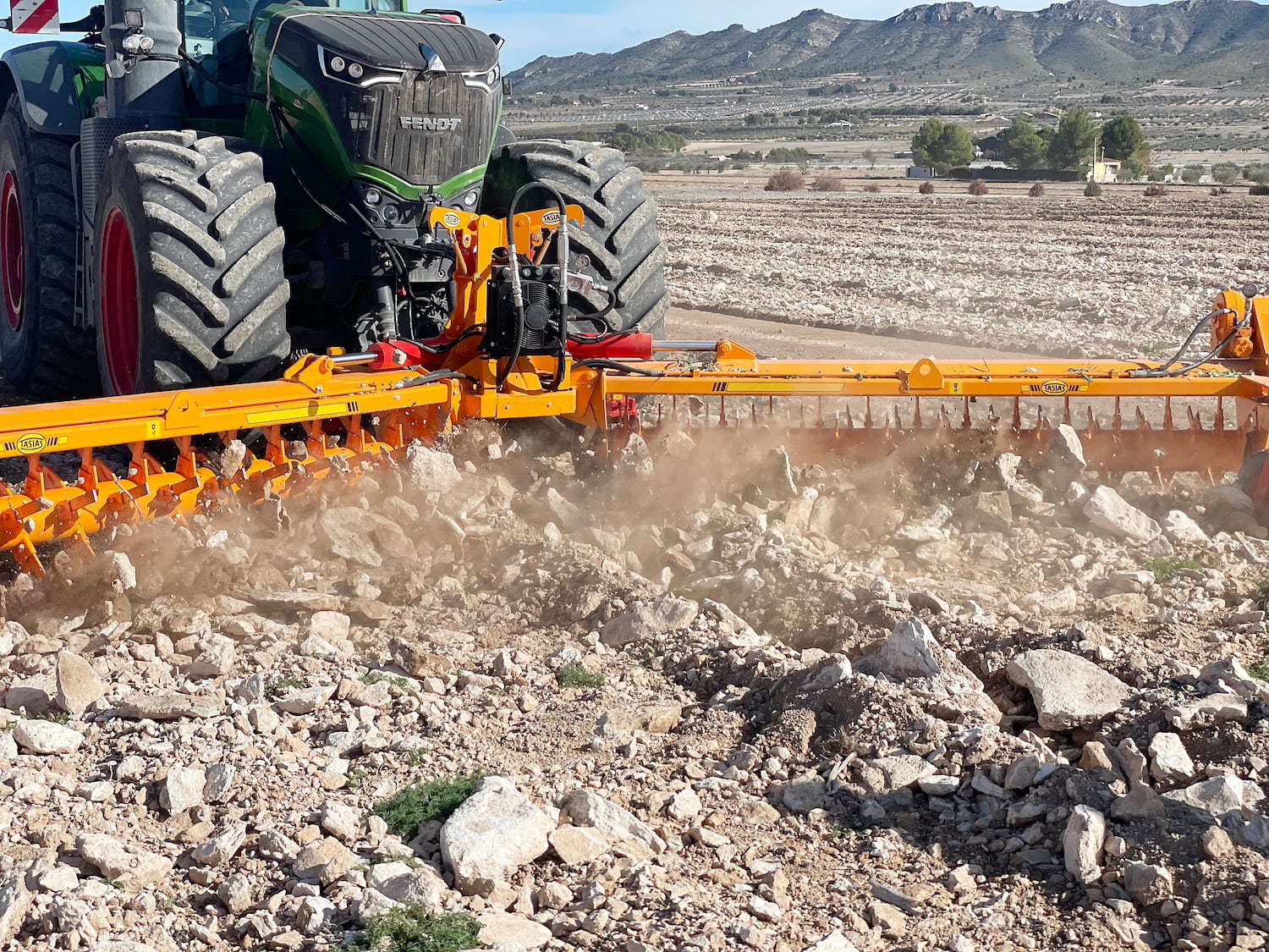 El nuevo Rastrillo Hilerador de Piedras RF de Tasias. #InnovaciónAgrícola 8