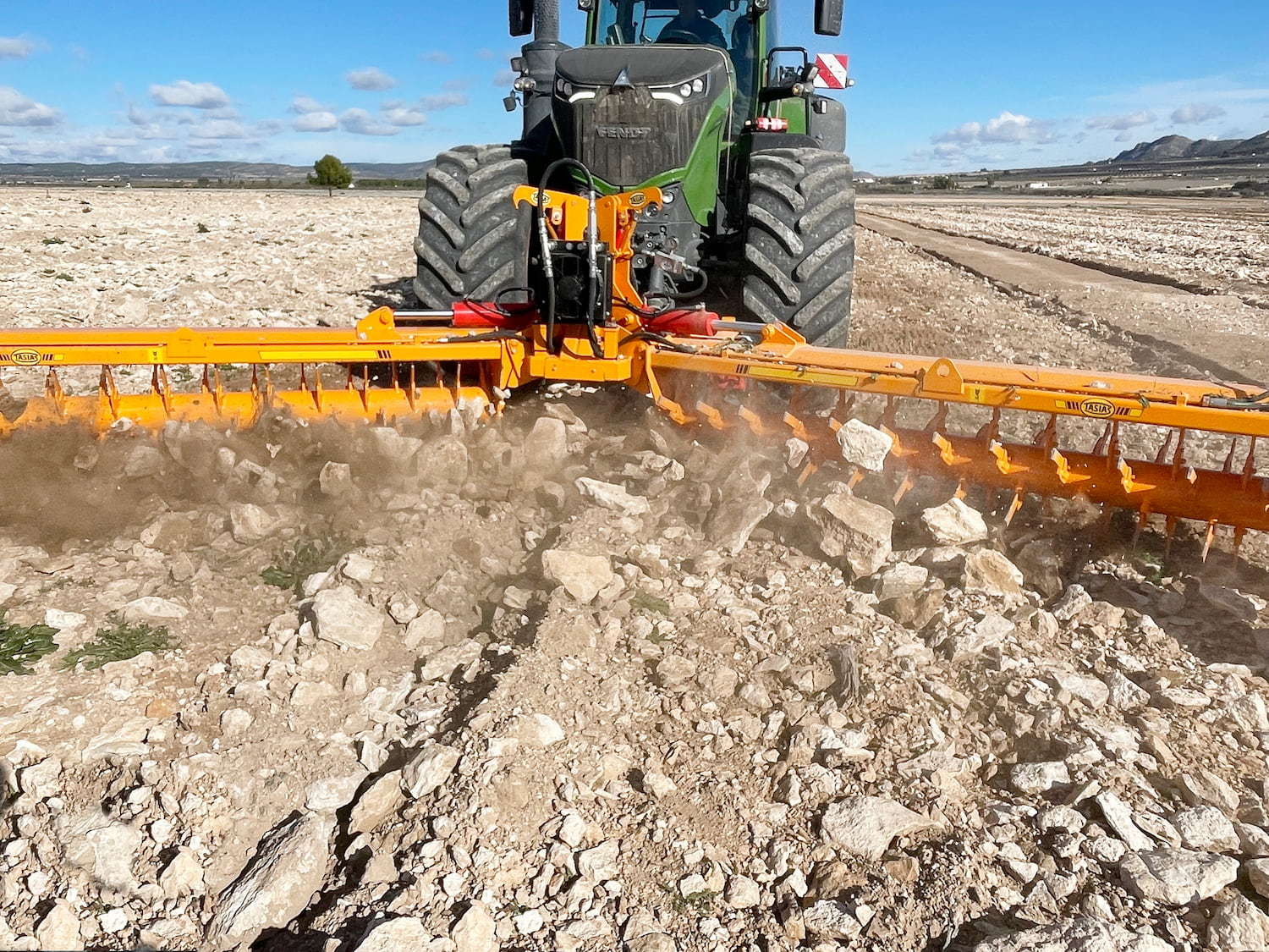 El nuevo Rastrillo Hilerador de Piedras RF de Tasias. #InnovaciónAgrícola 13