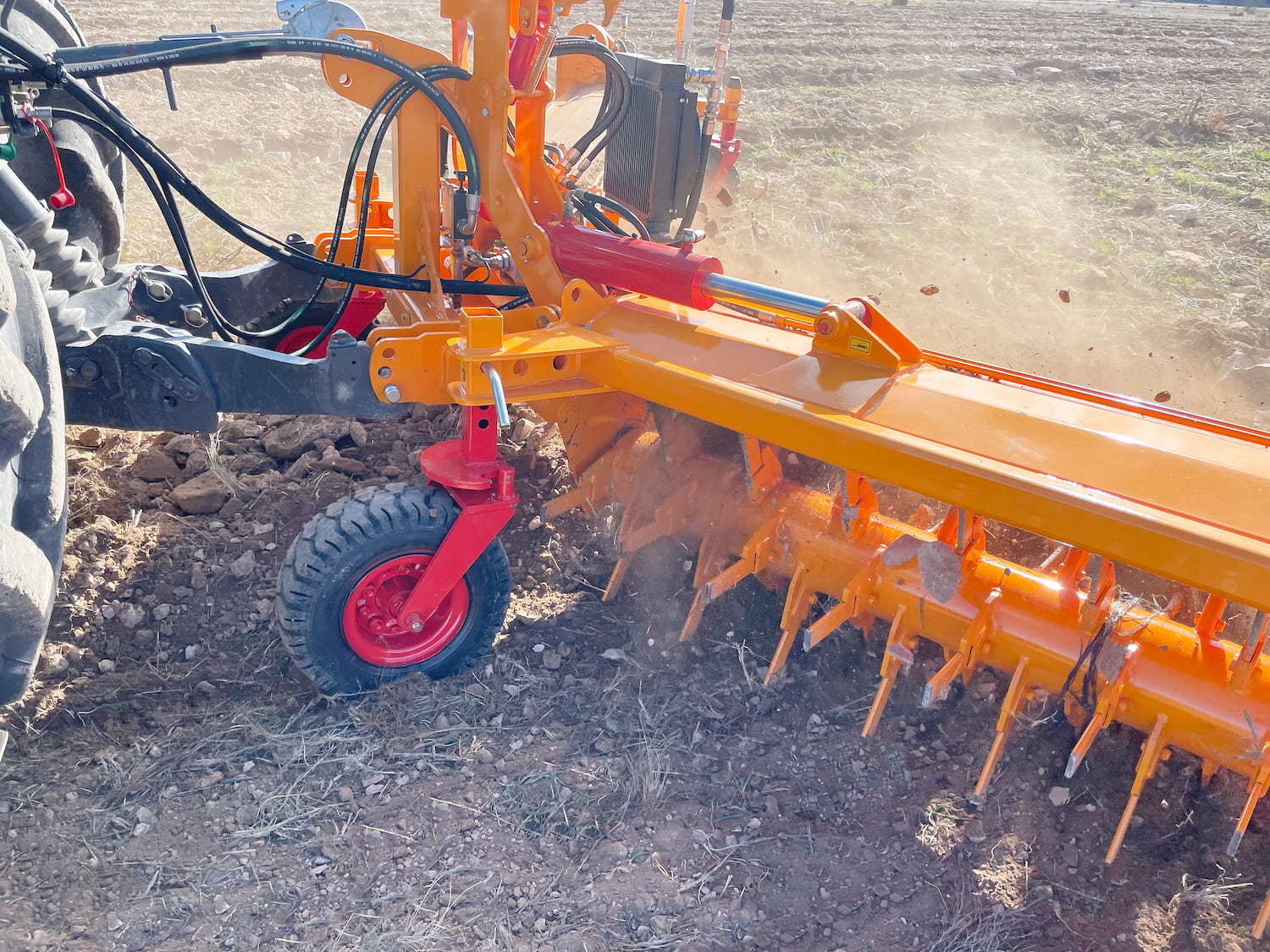 El nuevo Rastrillo Hilerador de Piedras RF de Tasias. #InnovaciónAgrícola 15