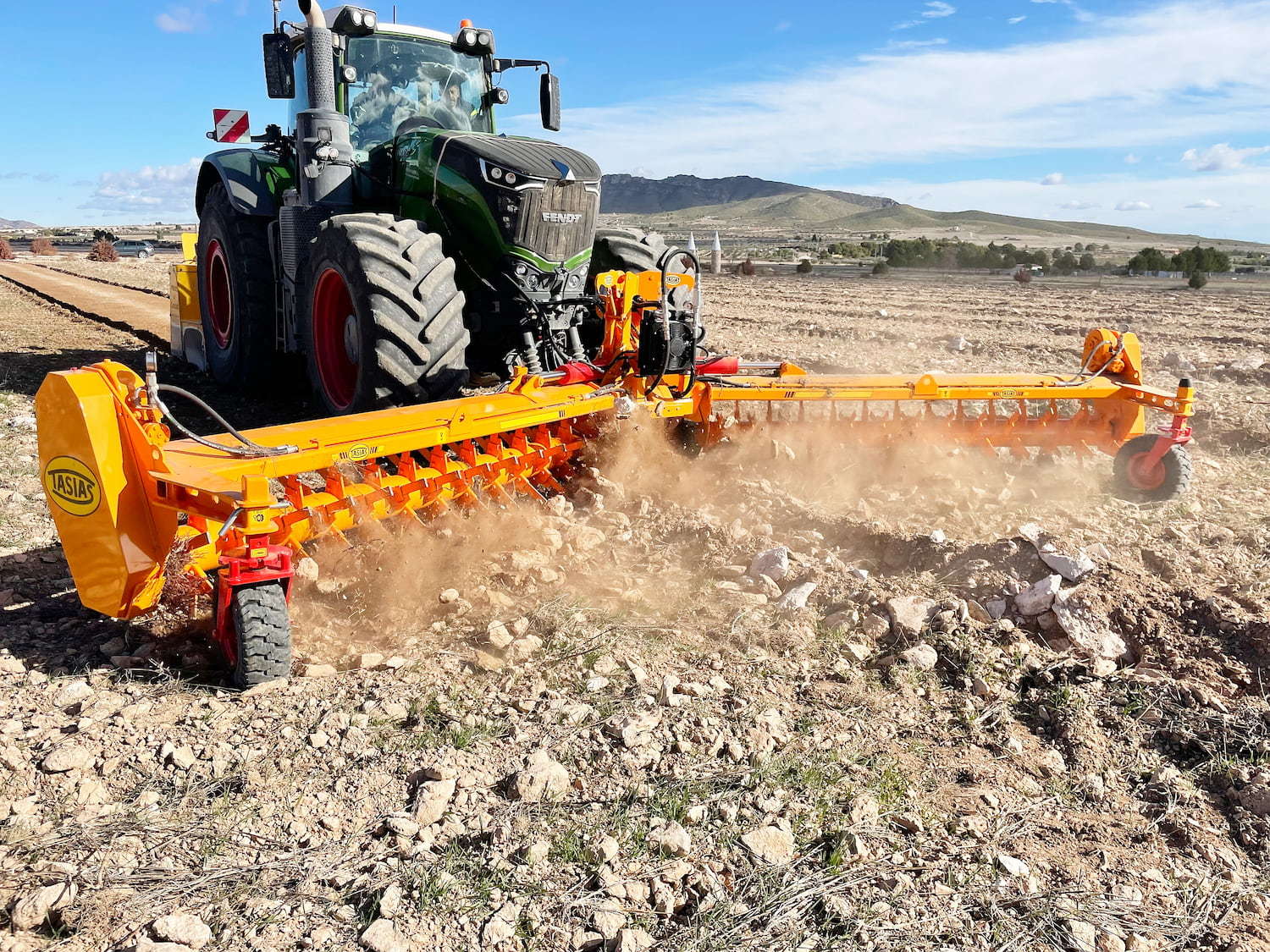 El nuevo Rastrillo Hilerador de Piedras RF de Tasias. #InnovaciónAgrícola 18