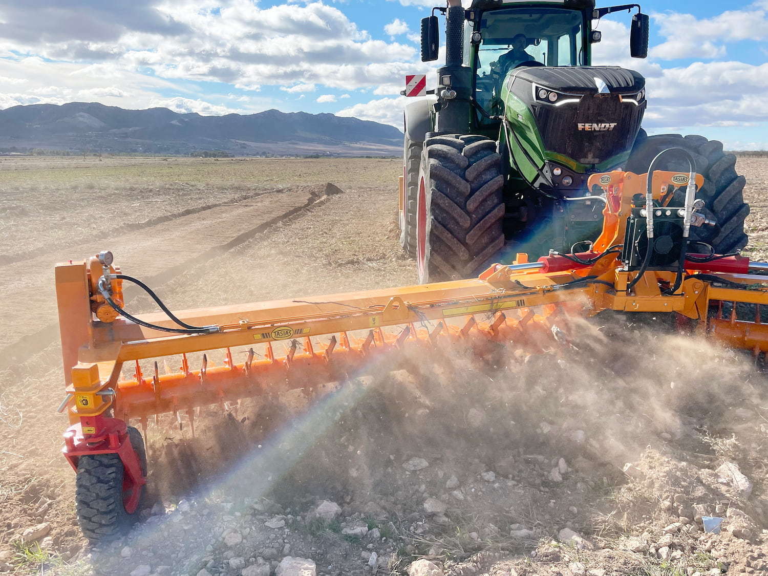 El nuevo Rastrillo Hilerador de Piedras RF de Tasias. #InnovaciónAgrícola 17