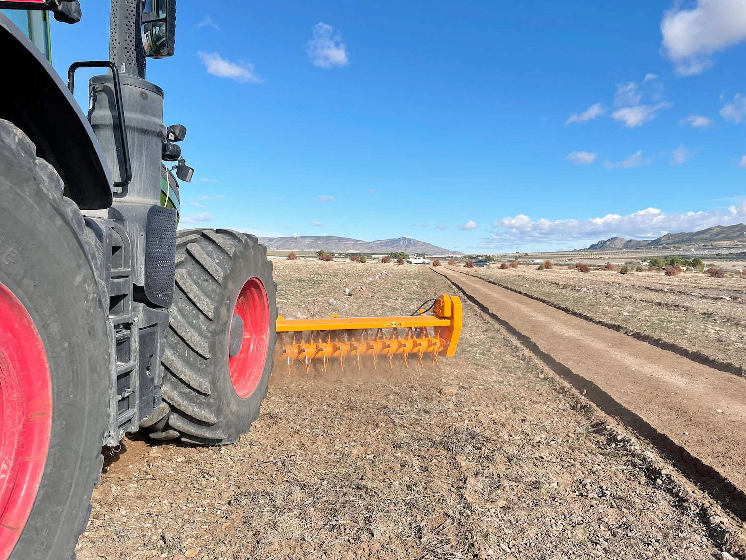 El nuevo Rastrillo Hilerador de Piedras RF de Tasias. #InnovaciónAgrícola 20