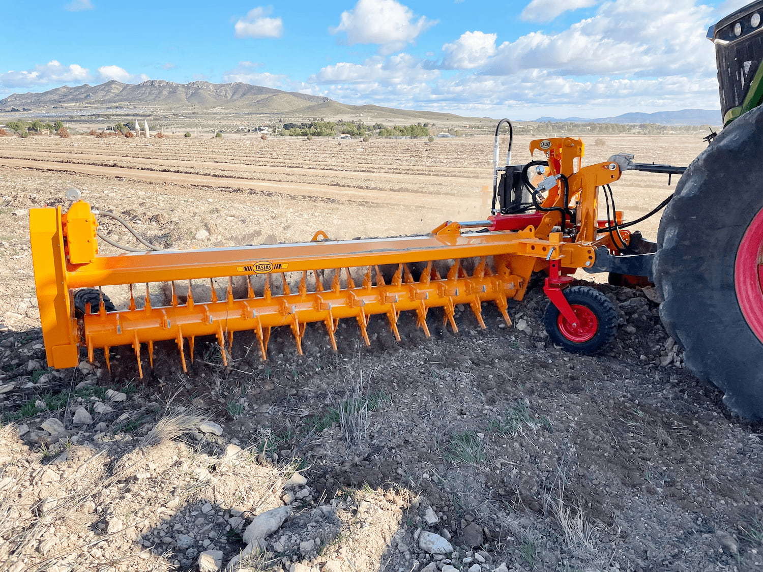 El nuevo Rastrillo Hilerador de Piedras RF de Tasias. #InnovaciónAgrícola 22