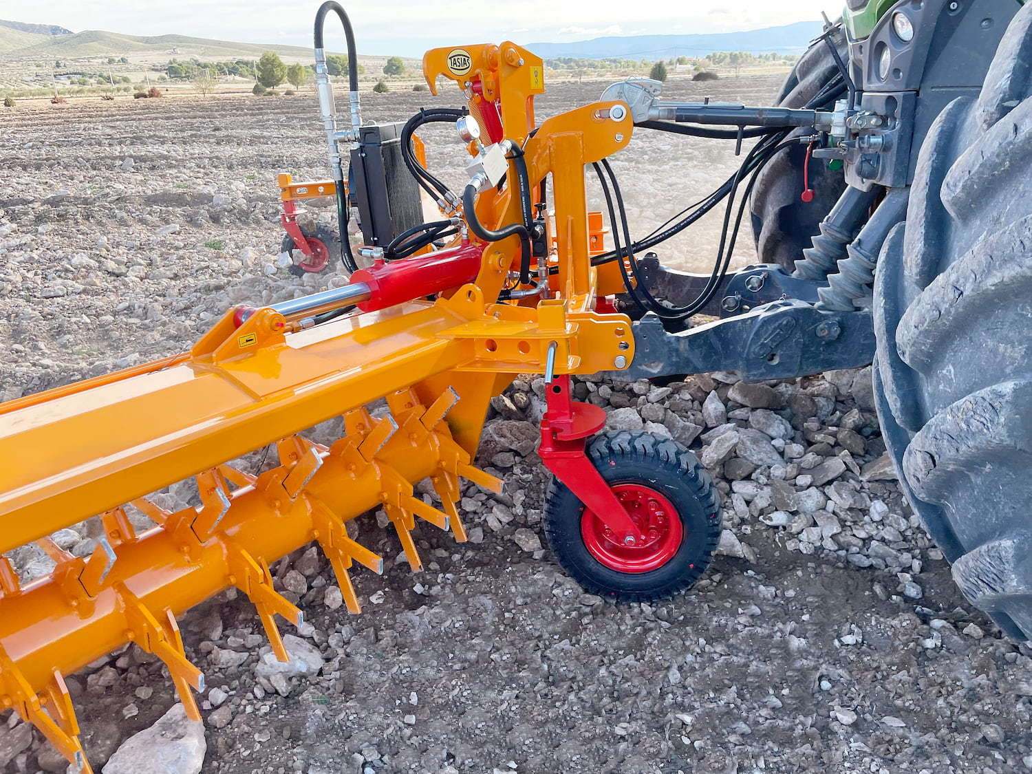 Rastrillo hilerador de piedras RF 12