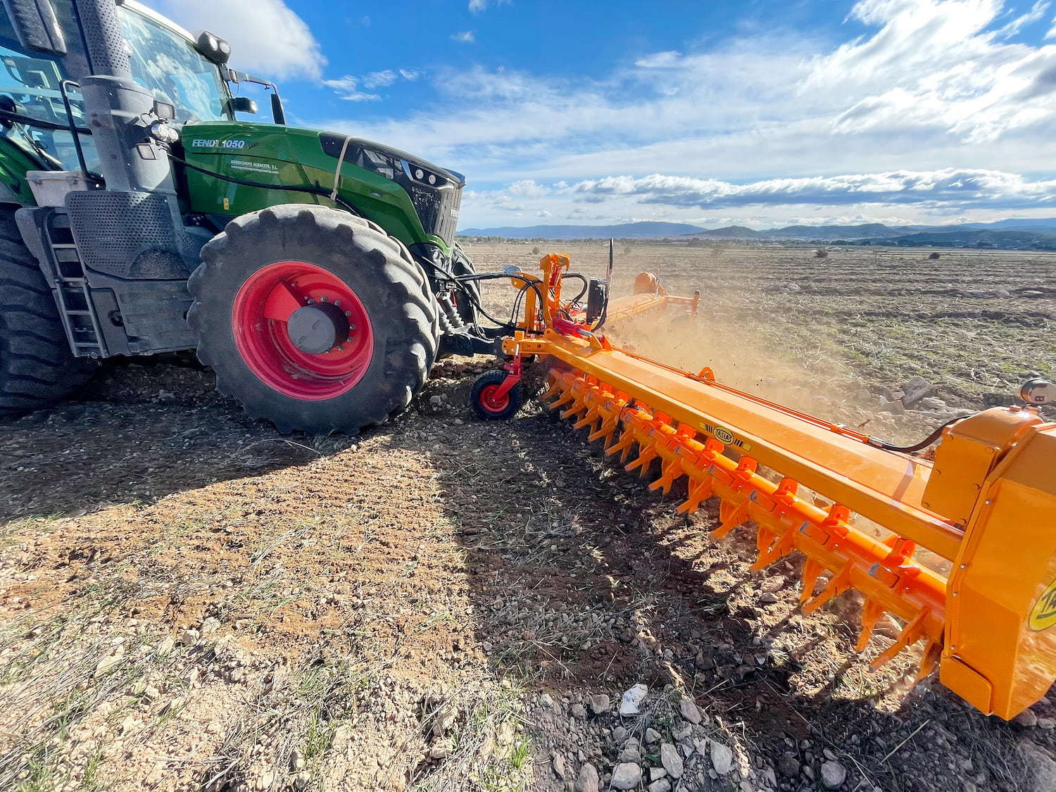 Rastrillo hilerador de piedras RF 26