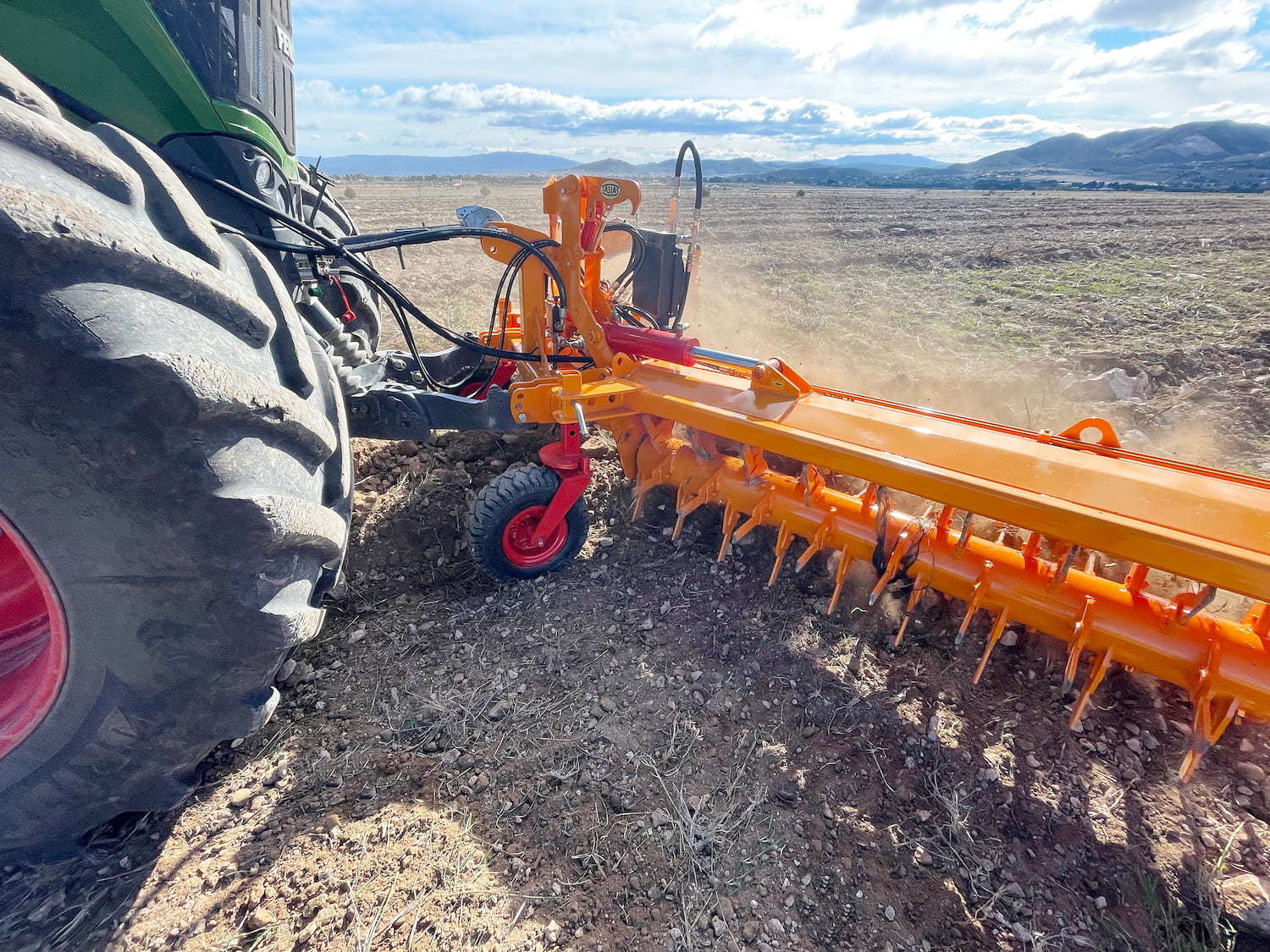 Rastrillo hilerador de piedras RF 27