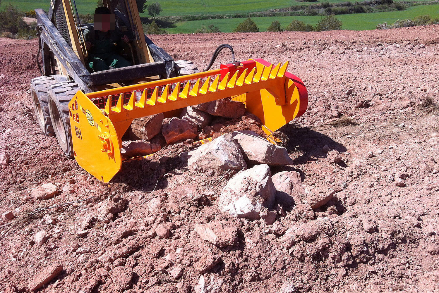 Recogedor de piedras hidráulico RH 10